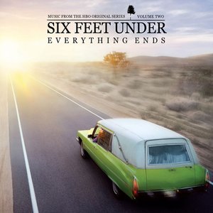 “Six Feet Under: Everything Ends”的封面