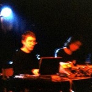 “Decal”的封面