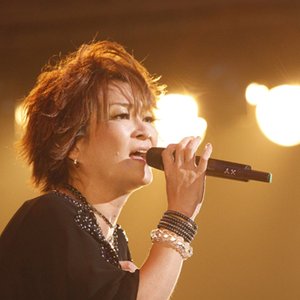 “Yumi Kawamura”的封面