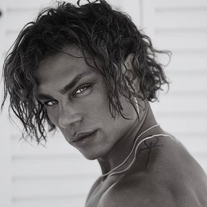 “Lucifer Michaelson”的封面