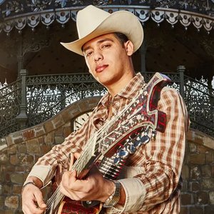 “Ariel Camacho”的封面
