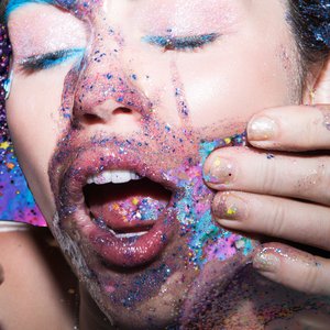 “Miley Cyrus and Her Dead Petz”的封面