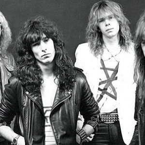 “Prowler”的封面