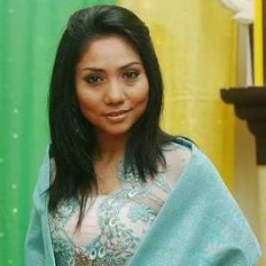 “Noraniza Idris”的封面