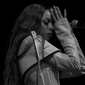 'Ravyn Lenae'の画像