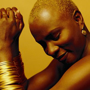 “Angélique Kidjo”的封面