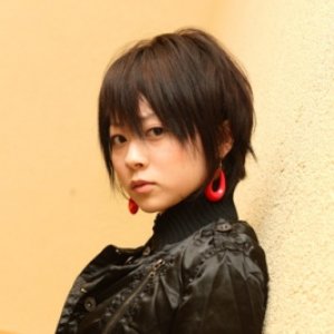 “Hitomi Takahashi”的封面