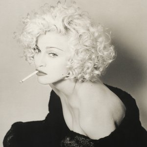 'Madonna' için resim