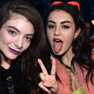 'Charli XCX & Lorde' için resim