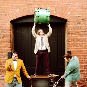 “Uncle Skunkle and the Scarecrow Family Band”的封面