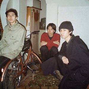 “Sisters In The Velvet”的封面