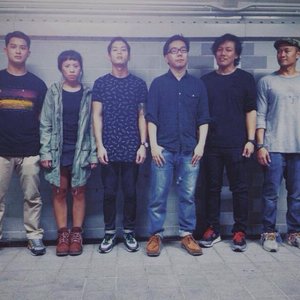 “Riot !n Magenta”的封面