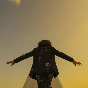 “Apocalypticism”的封面