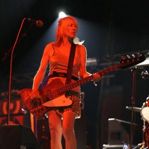 “Kim Gordon”的封面