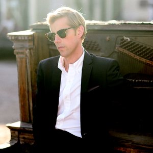 'Andrew McMahon in the Wilderness' için resim