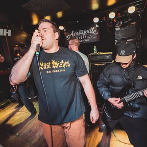 “Blood Runs Cold”的封面