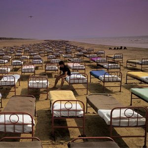 Изображение для 'A Momentary Lapse Of Reason (2011 Remastered Version)'