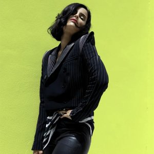 “Nelly Furtado”的封面