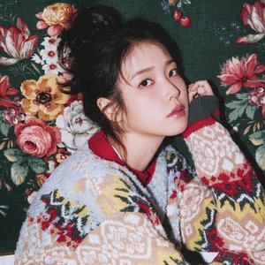 “IU”的封面