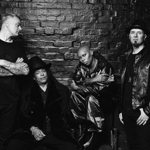 “Skunk Anansie”的封面