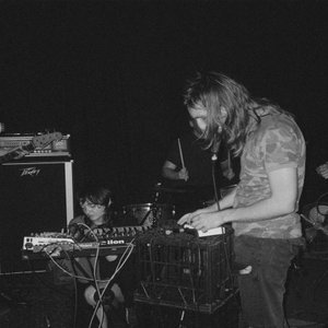 Zdjęcia dla 'Negative Gears'