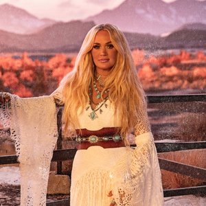 'Carrie Underwood' için resim