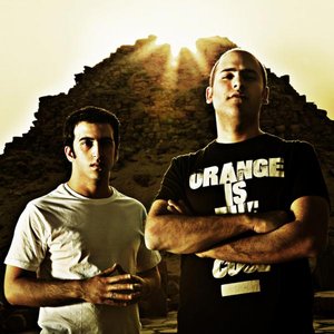 “Aly and Fila”的封面