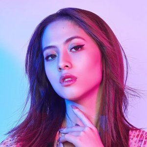 “Adhisty Zara”的封面