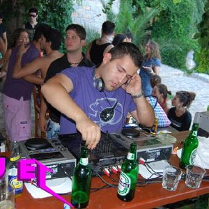 “DJ El”的封面