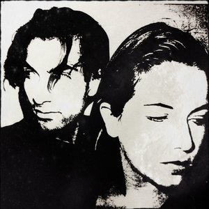 “lovesliescrushing”的封面