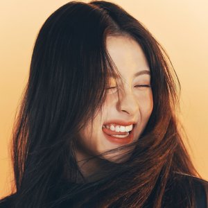 'HUH YUNJIN'の画像