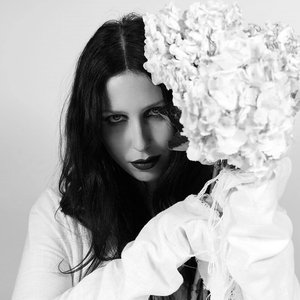 “Chelsea Wolfe”的封面