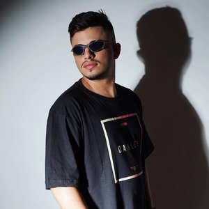 “DJ Patrick Muniz”的封面