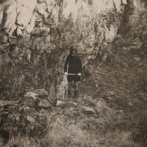 “Burials”的封面