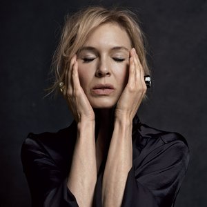“Renée Zellweger”的封面