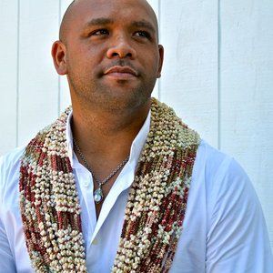 “Kuana Torres Kahele”的封面