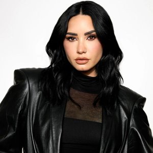 “Demi Lovato”的封面
