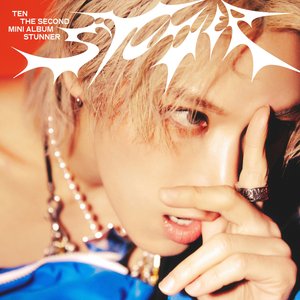 “STUNNER - The 2nd Mini Album”的封面
