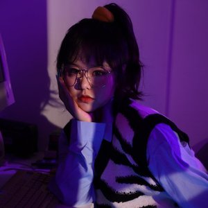 Image for '卢卢快闭嘴'