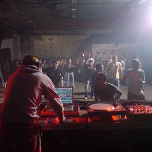 Bild för 'Leigh Johnson'