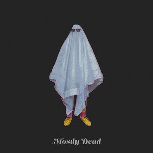 “Mostly Dead”的封面