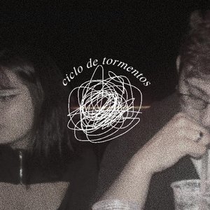 “O Quão Triste Soam as Coisas Quando as Olhamos pela Lente de um Amor Perdido”的封面