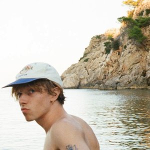 “Plage Coquillage (First Kiss Song)”的封面