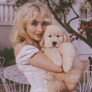 “Sabrina Carpenter”的封面