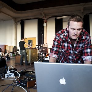 Image pour 'Tom Hall'