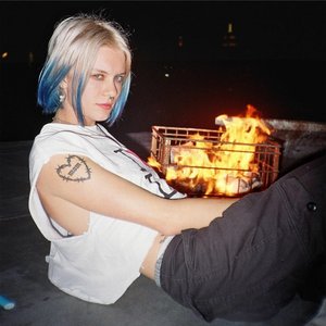 Imagen de 'Burn Down'