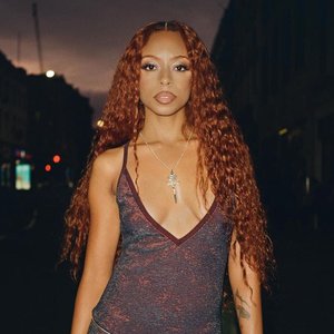 Image for 'Ravyn Lenae'
