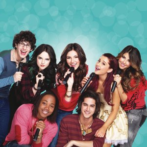 'Victorious Cast' için resim