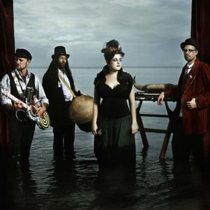 'Katie Noonan and the Captains'の画像