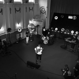 Imagem de 'Everytime (BBC Radio 1 Live Lounge)'